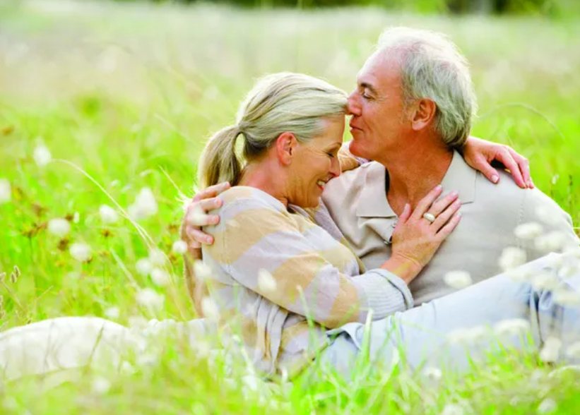 Senior couple talking calmly over coffee outdoors