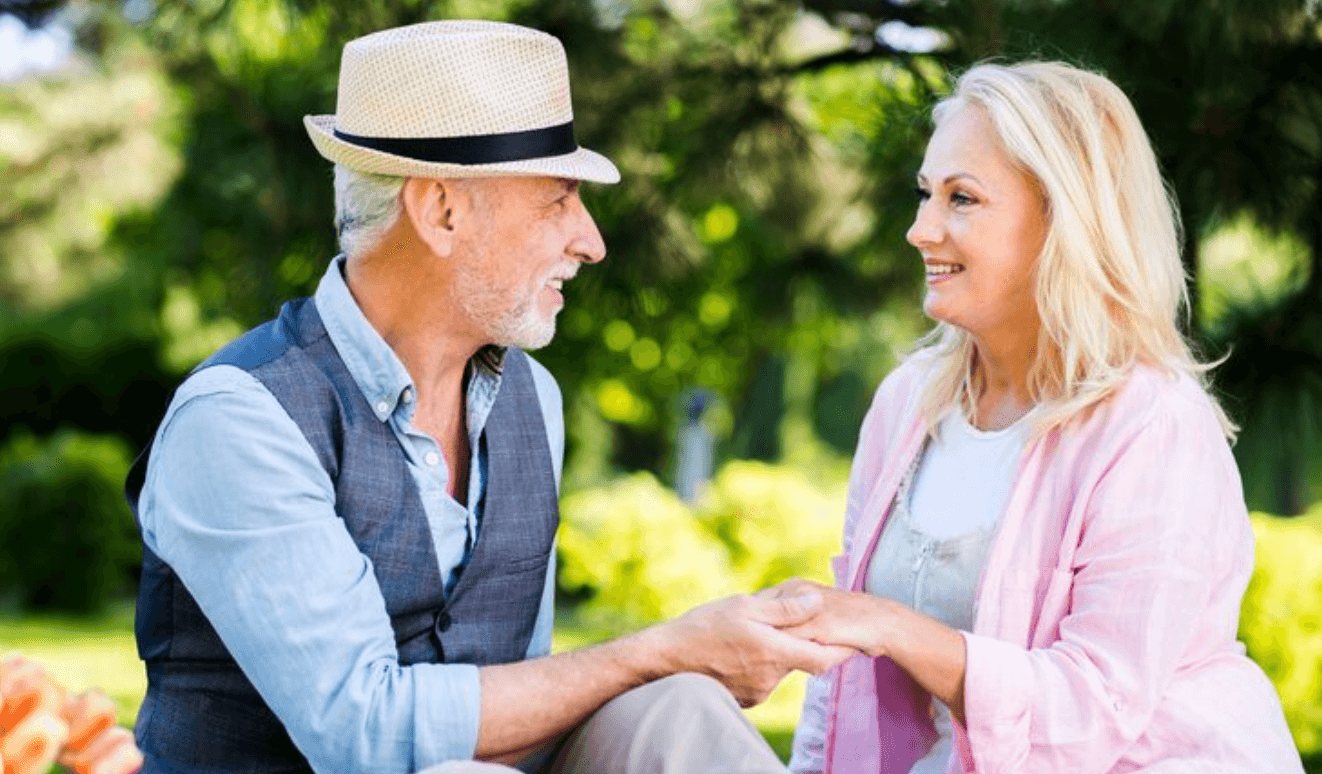 Senior couple meeting outdoors with a calm and trusting atmosphere